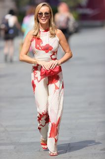 Amanda Holden feet photo thumbnail