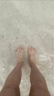Naomi Watts feet photo thumbnail