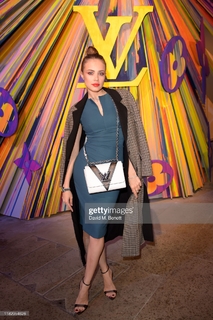 Xenia Tchoumitcheva feet photo thumbnail
