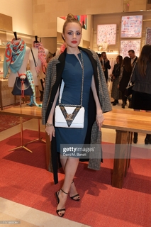 Xenia Tchoumitcheva feet photo thumbnail