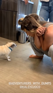Kaley Cuoco feet photo thumbnail