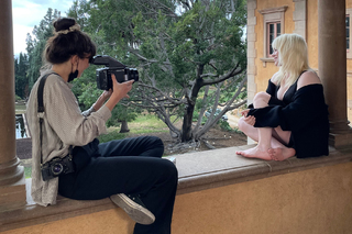 Billie Eilish feet photo thumbnail