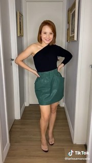 Larissa Manoela feet photo thumbnail
