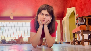 Alexandra Daddario feet photo thumbnail