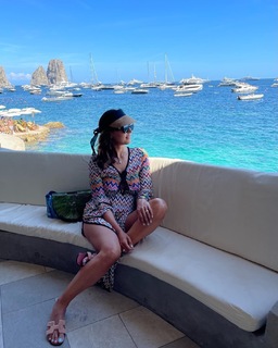 Caterina Balivo feet photo thumbnail