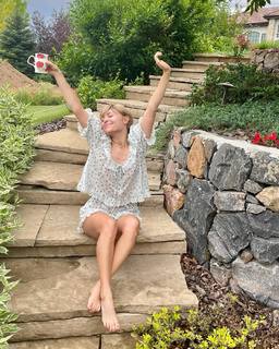 AnnaSophia Robb feet photo thumbnail