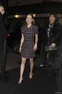Emilia Clarke feet photo thumbnail