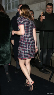 Emilia Clarke feet photo thumbnail