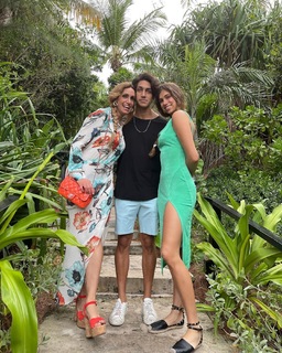 Lili Estefan feet photo thumbnail