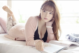 Ai Shinozaki feet photo thumbnail
