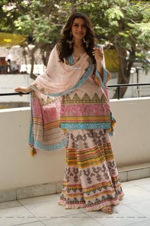 Hansika Motwani feet photo thumbnail