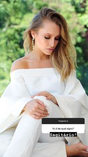 Carla Diaz feet photo thumbnail