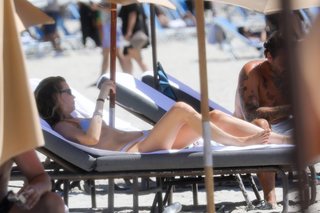 Behati Prinsloo feet photo thumbnail