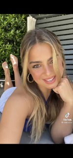 Addison Rae feet photo thumbnail