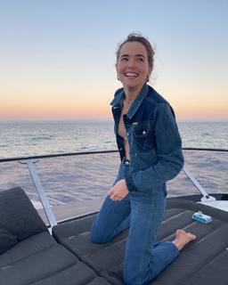 Zoey Deutch feet photo thumbnail