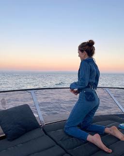 Zoey Deutch feet photo thumbnail
