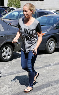 Kendra Wilkinson feet photo thumbnail