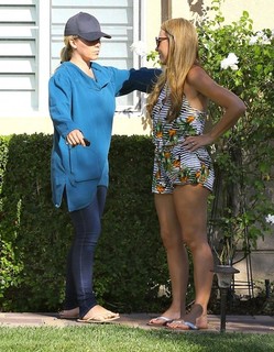 Kendra Wilkinson feet photo thumbnail