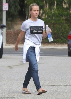 Kendra Wilkinson feet photo thumbnail