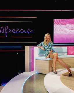 Laura Whitmore feet photo thumbnail