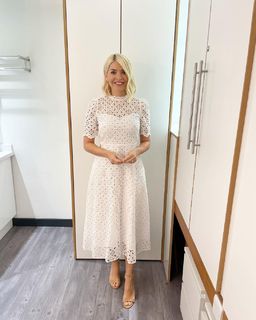 Holly Willoughby feet photo thumbnail