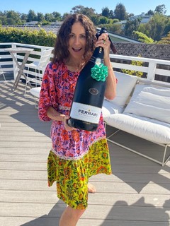 Minnie Driver feet photo thumbnail