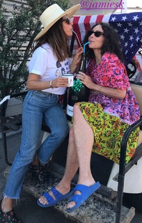 Minnie Driver feet photo thumbnail