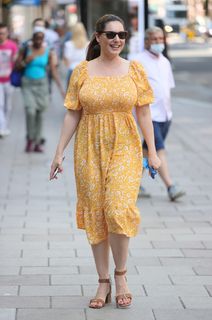 Kelly Brook feet photo thumbnail