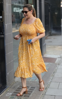 Kelly Brook feet photo thumbnail