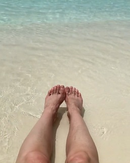 Naomi Watts feet photo thumbnail