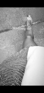 Iris Mittenaere feet photo thumbnail