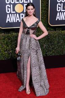 Anne Hathaway feet photo thumbnail