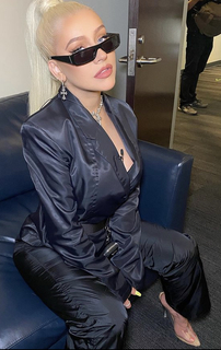Christina Aguilera feet photo thumbnail