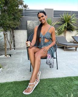 Cristina Pedroche feet photo thumbnail
