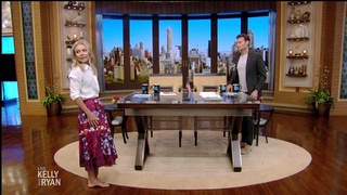 Kelly Ripa feet photo thumbnail
