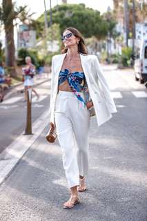 Izabel Goulart feet photo thumbnail