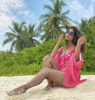 Hina Khan feet photo thumbnail