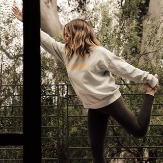 Ashley Tisdale feet photo thumbnail