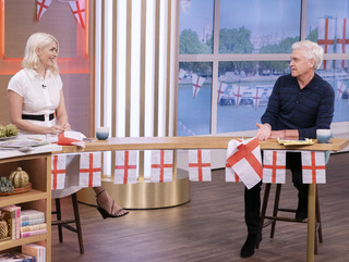 Holly Willoughby feet photo thumbnail