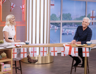 Holly Willoughby feet photo thumbnail