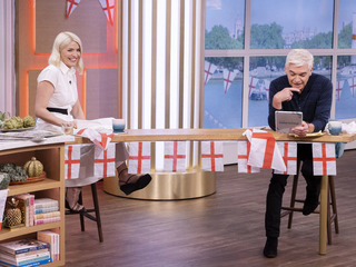 Holly Willoughby feet photo thumbnail