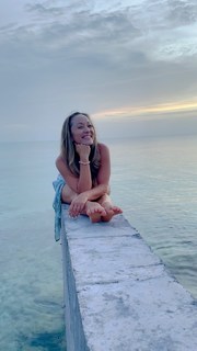 Kino MacGregor feet photo thumbnail