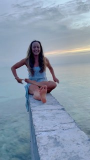 Kino MacGregor feet photo thumbnail