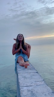 Kino MacGregor feet photo thumbnail