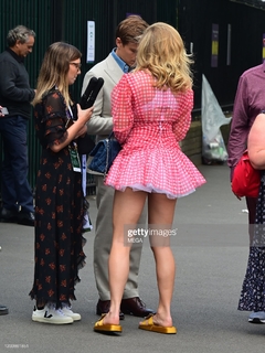 Pixie Lott feet photo thumbnail