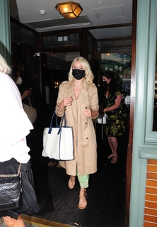 Holly Willoughby feet photo thumbnail