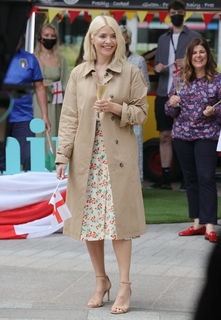 Holly Willoughby feet photo thumbnail