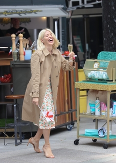 Holly Willoughby feet photo thumbnail