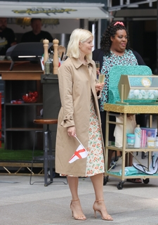 Holly Willoughby feet photo thumbnail