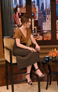 Emilia Clarke feet photo thumbnail
